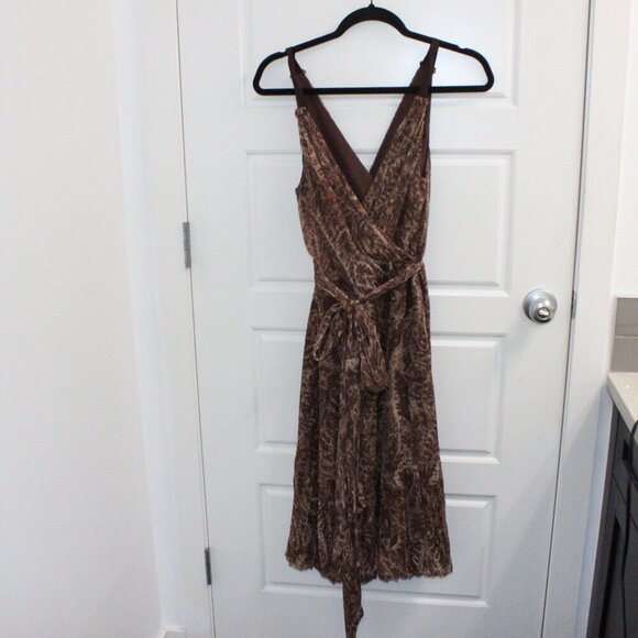 BCBG Max Azria 100% Silk Midi Dress V neck Tie Waist Size 10 - Picture 1 of 5